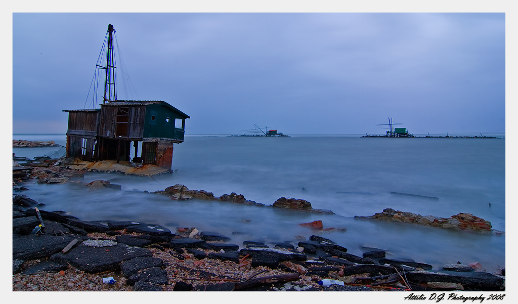 La furia del mare alla foce dell'Arno