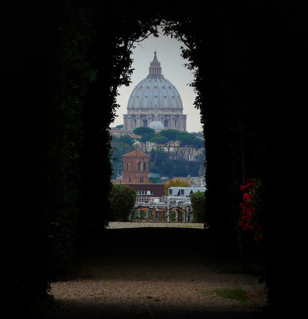 Spiando dal buco della serratura