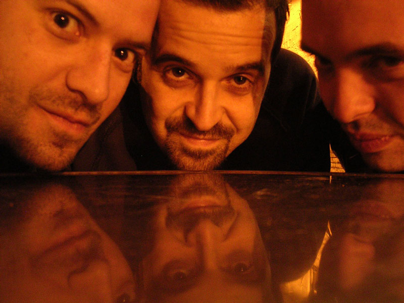 3 beoni ad un bar di valencia