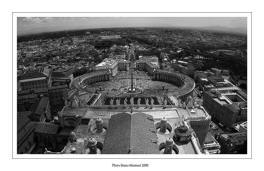 A volte non ci rendiamo conto che la terra � tonda, ma vista dall'alto....