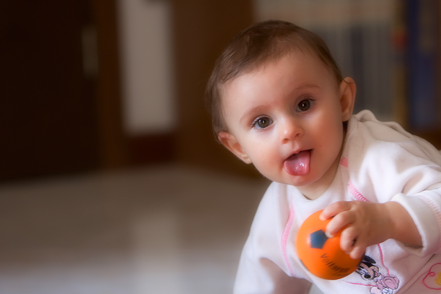 La nipotina e la palla