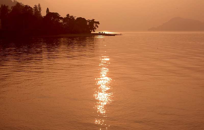 tramonto sul lago