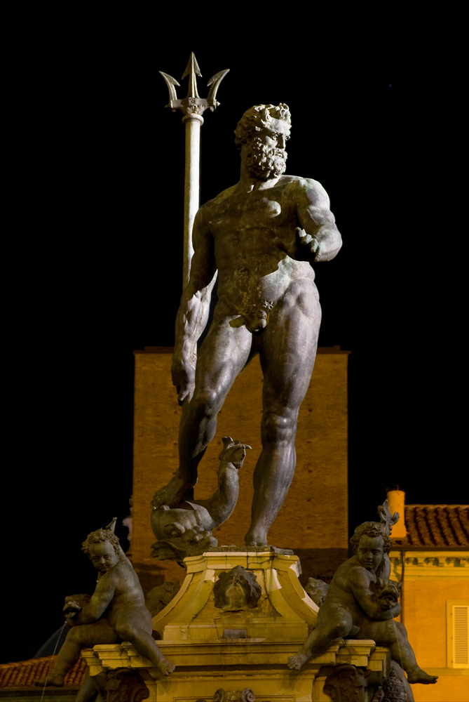 Nettuno sorge dal....piedistallo