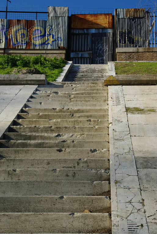 Vecchia scala per la misura del livello del fiume Tevere, Roma.