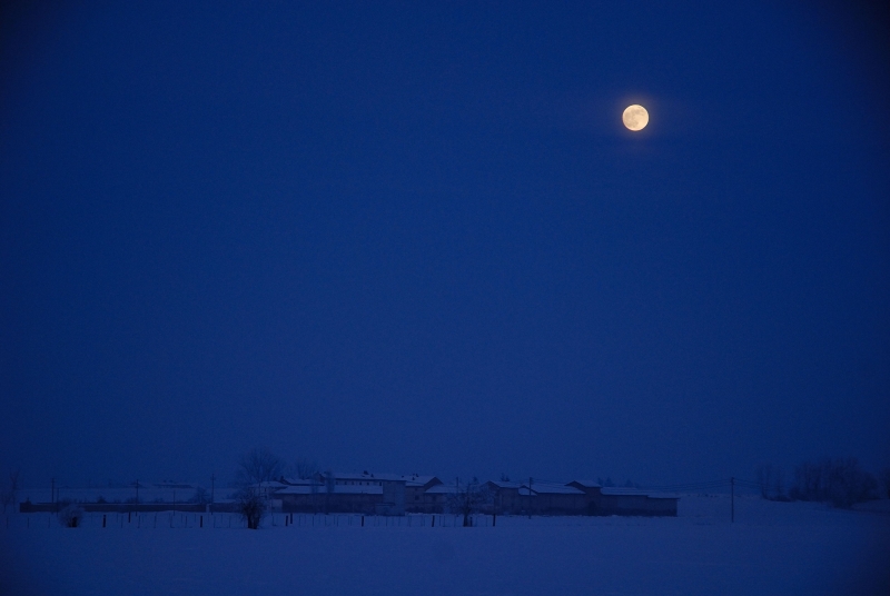snow chronicles: la luna e la cascina