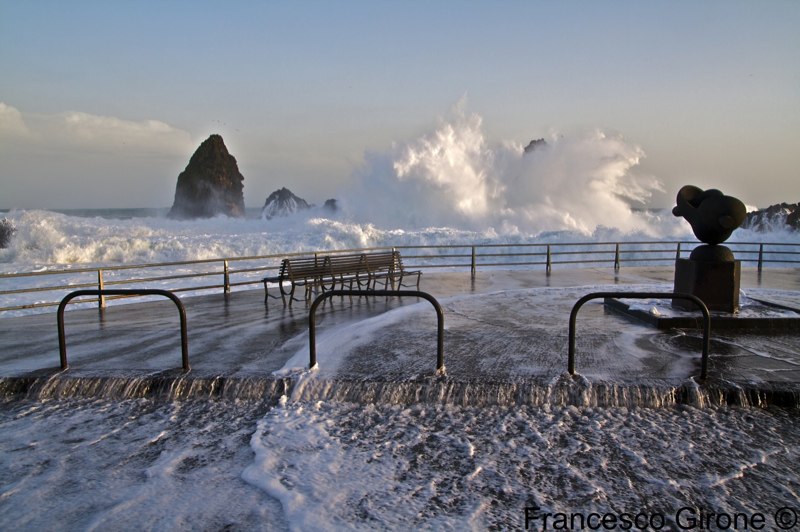 Acitrezza in tempesta