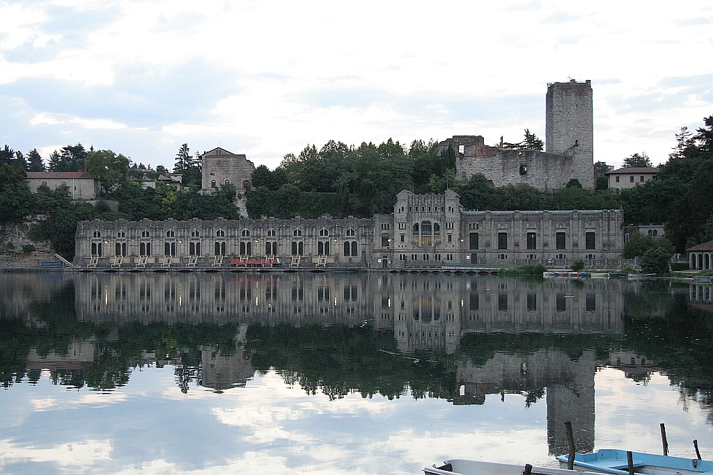 Centrale ENEL di Trezzo sull'Adda al mattino