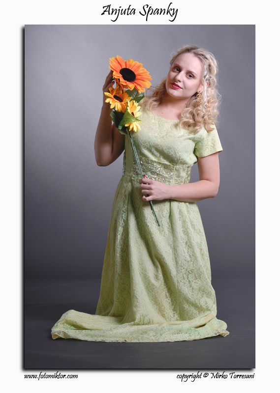 Anjuta Spank 02