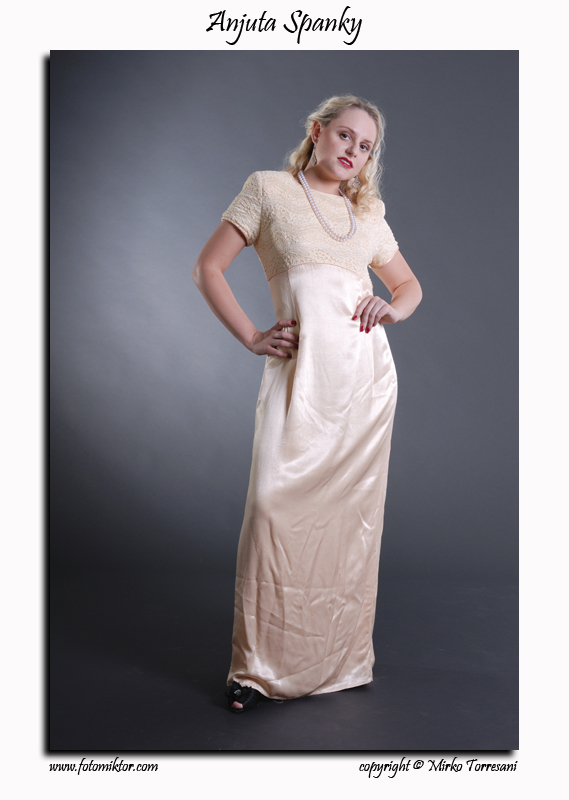 Anjuta Spank 08