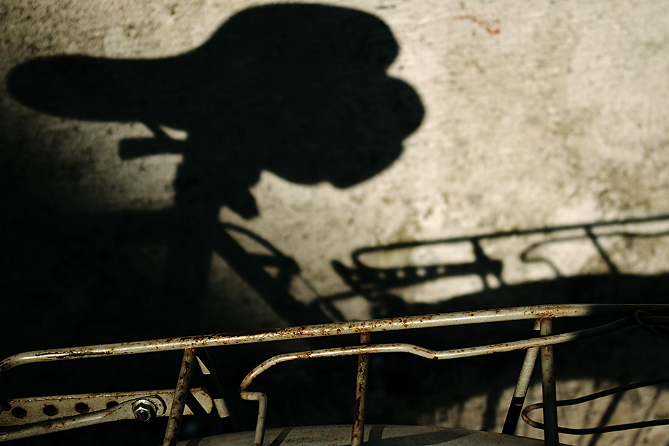 Pezzo di bici con ombra