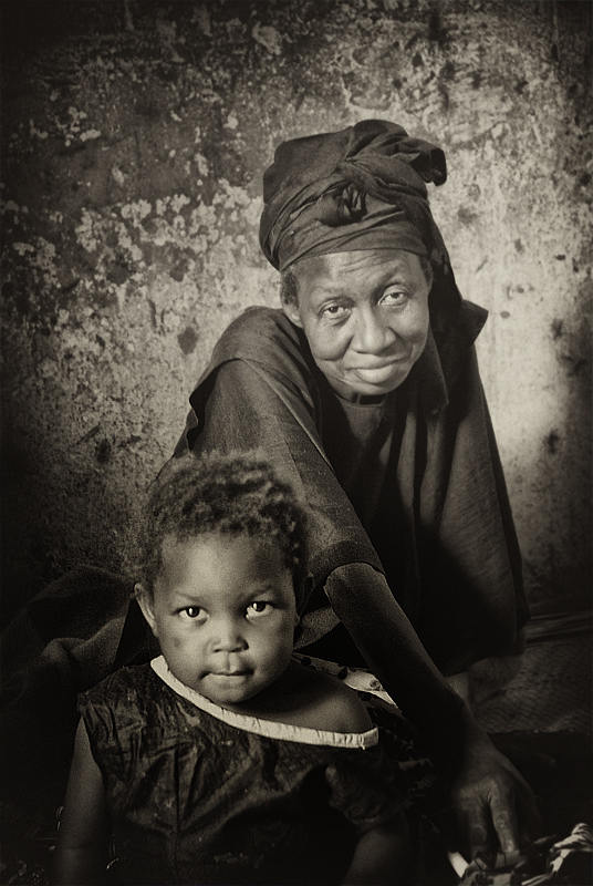 Maria, 80 anni  e sua nipote