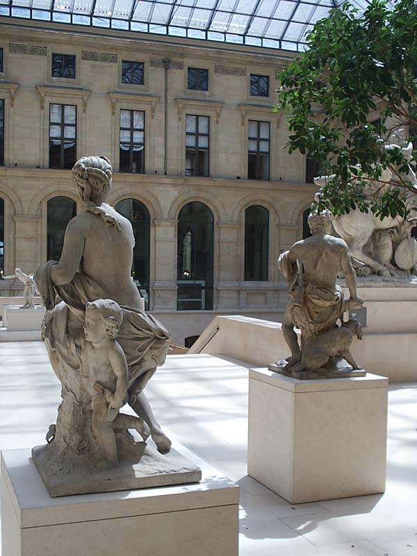 Statue nel Louvre