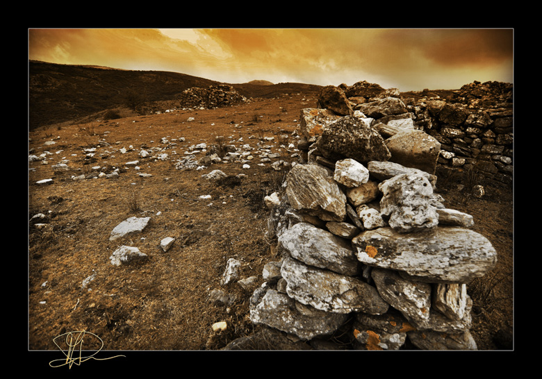 Ichnusa, Of Towers, Lakes and Ghost Towns