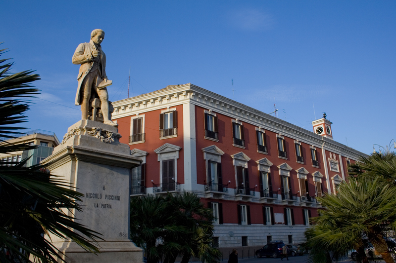 Statua Niccol� Piccinni