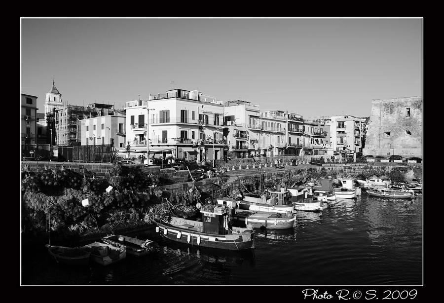 Antico porticciolo di Pozzuoli (NA)