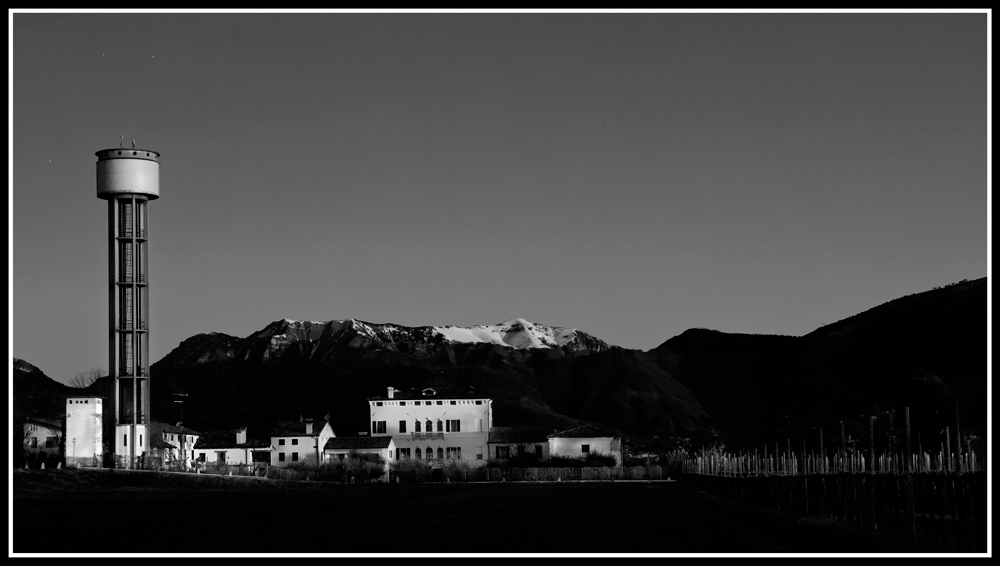 Covolo di Piave (TV) ...  prime luci  in B/N