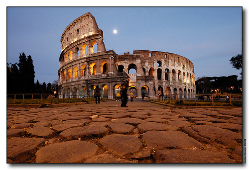 Colosseo con turista