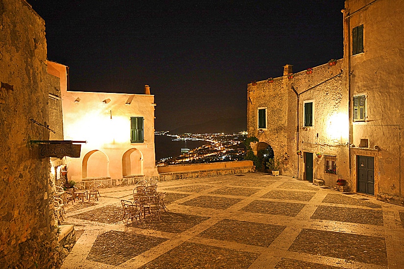 ...MAGICA PIAZZETTA...