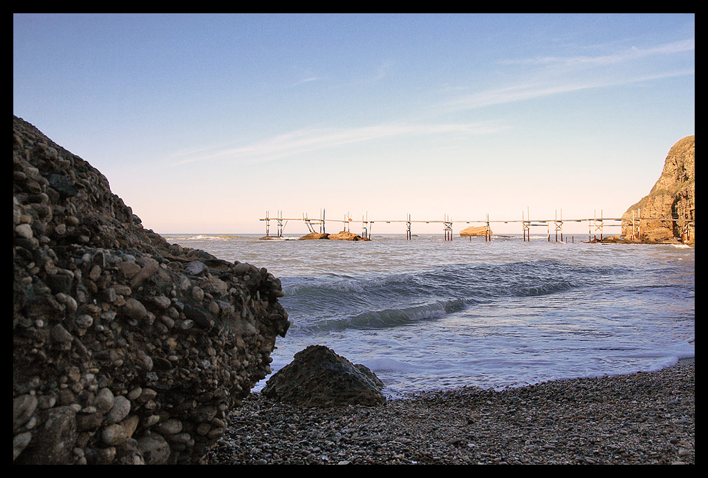 passerella tra le roccie