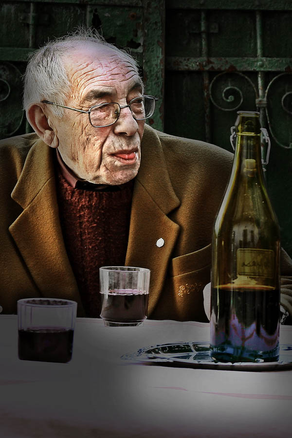 A stracannare. . . . .