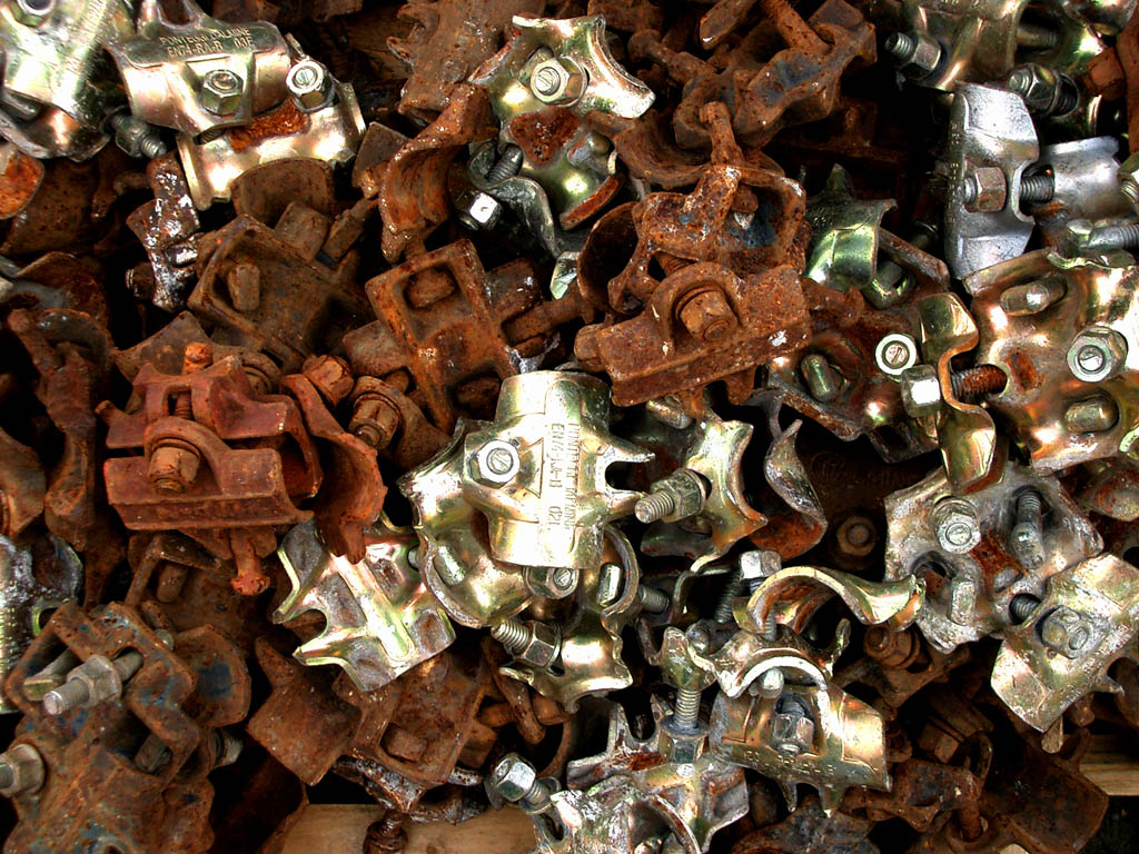 Contrasti in cantiere