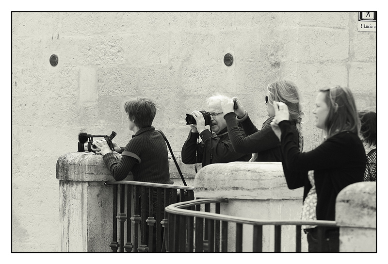 ...AL MIO TRE FATE FUOCO....