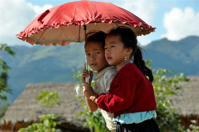 bambine a Muan Sing (Laos)