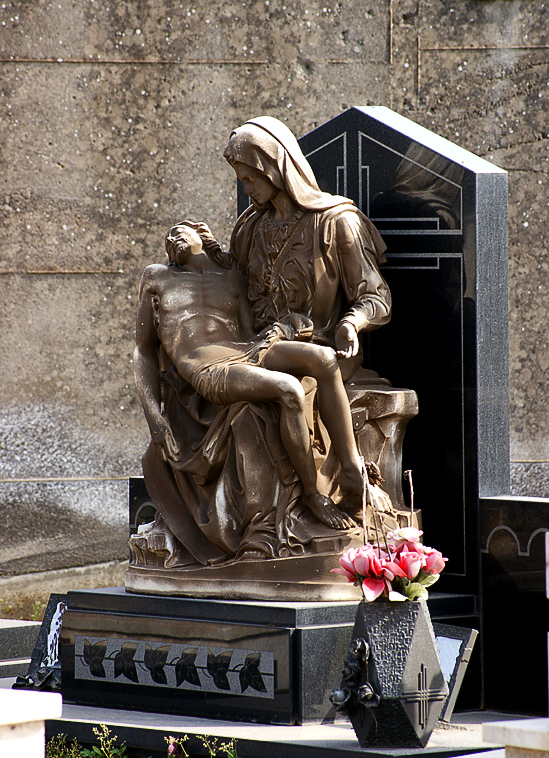 Monumenti al cimitero