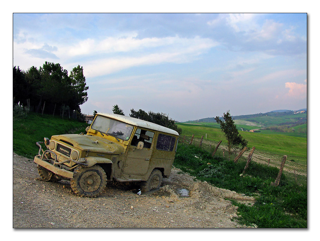 Paesaggio toscano con Jeep