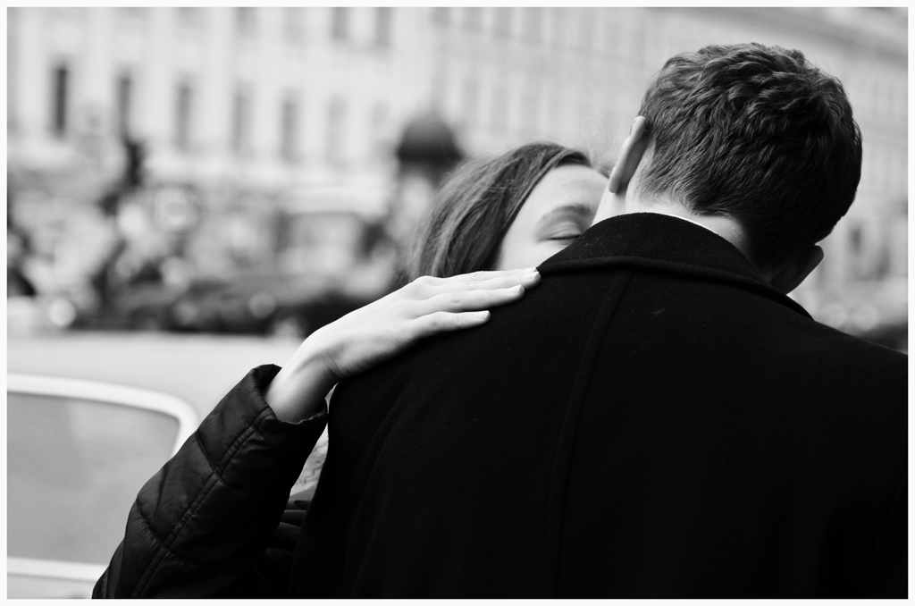 Sweet kiss in St. Petersburg