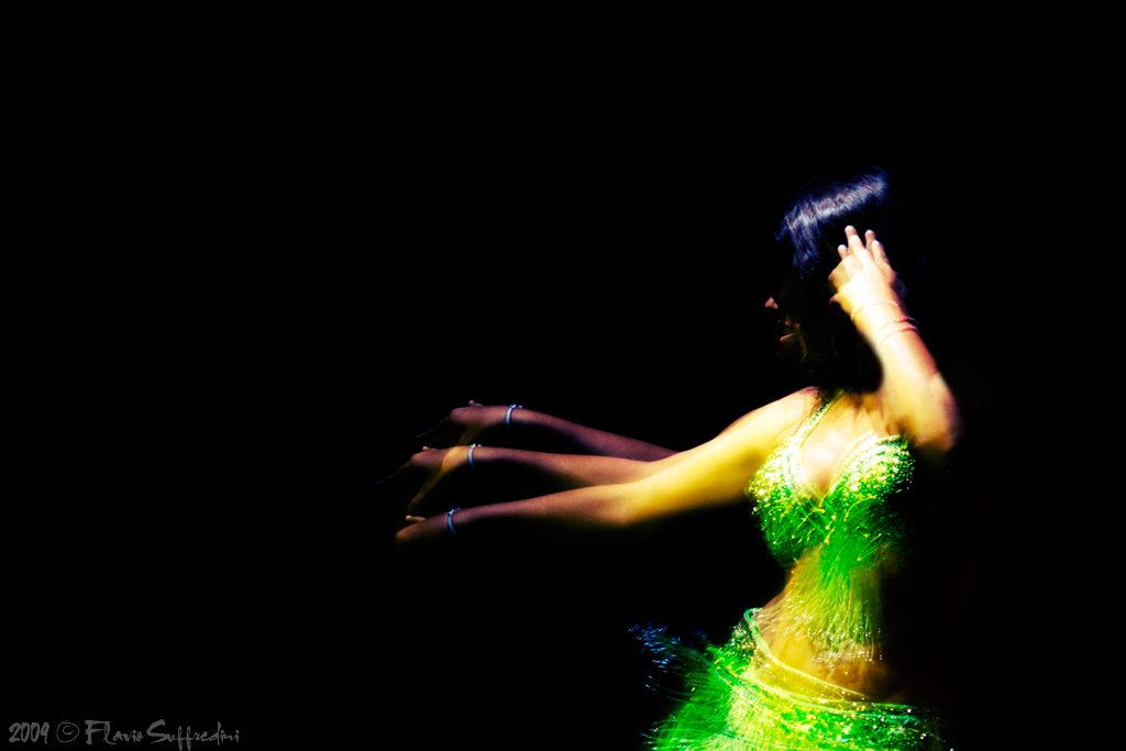 �'� Illusionist dancer �'�