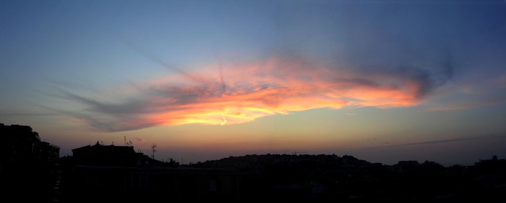Nube al tramonto