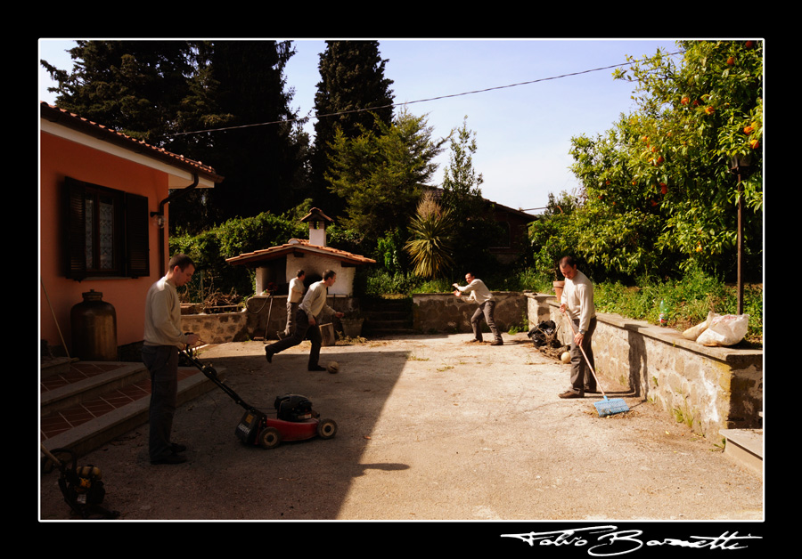 C'� chi lavora e chi gioca