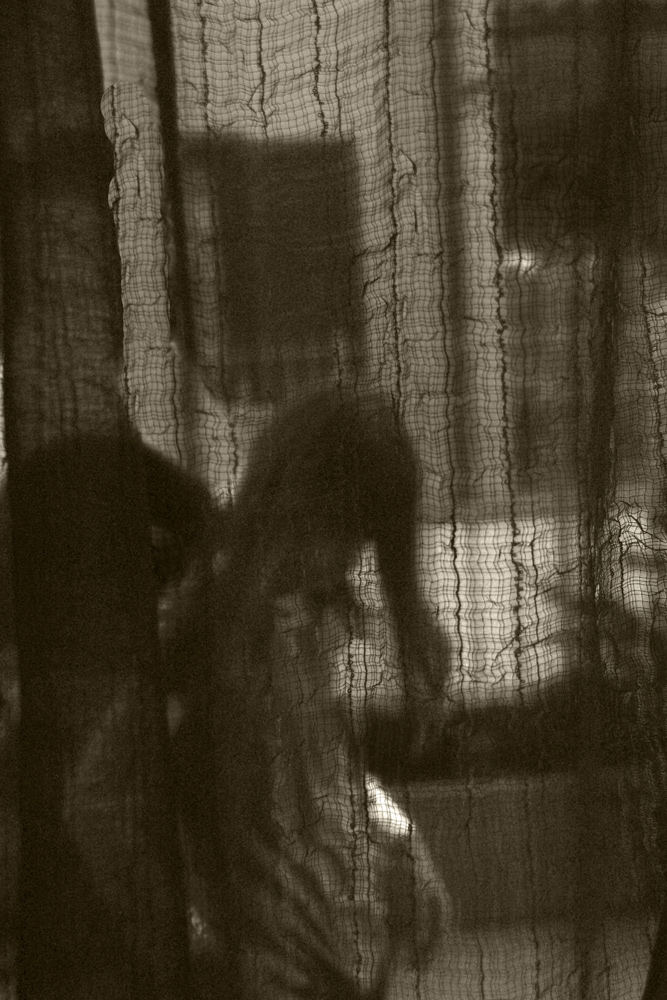 dietro un mondo di timidezza