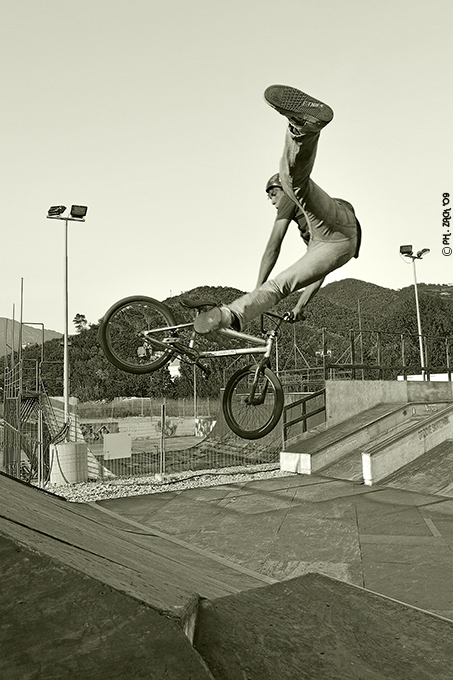 BMX double tail whip