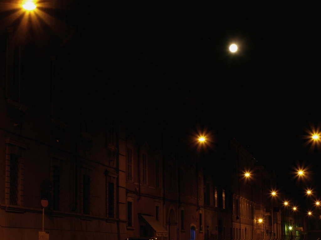 Corso Canalgrande in una notte di luna piena