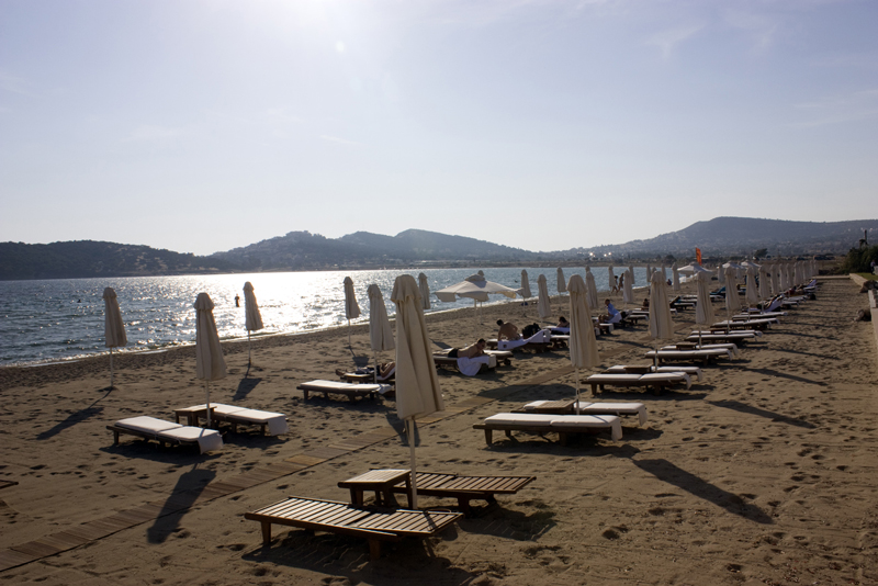 in spiaggia ad Atene