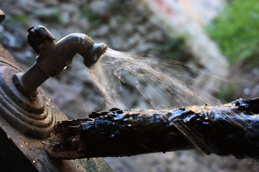 Tronco sotto fontana