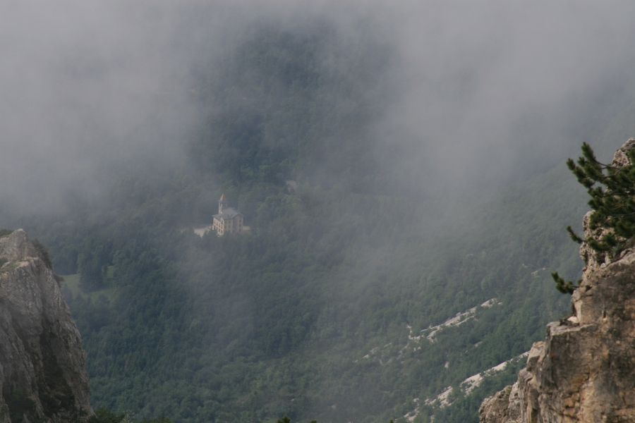 lontano tra la bruma