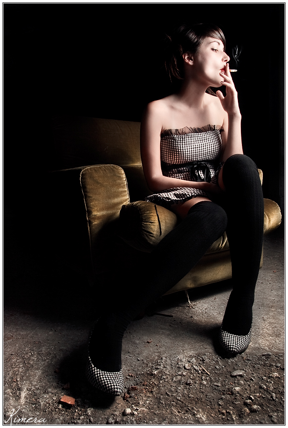 Une cigarette dans le noir