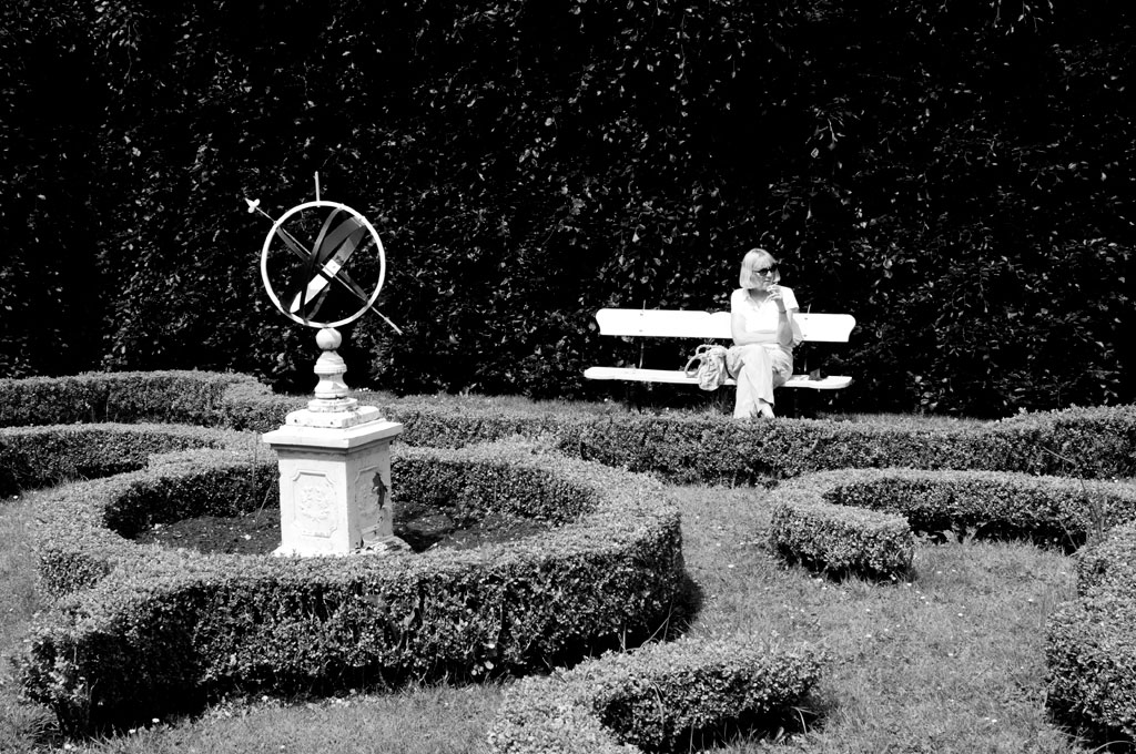 Giardino all'italiana con donna olandese