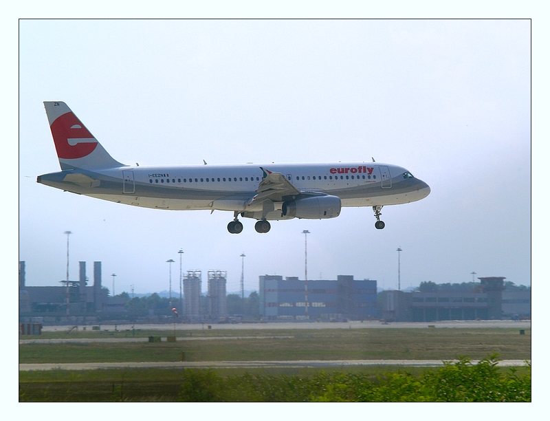 Airbus A320 landing Malpensa