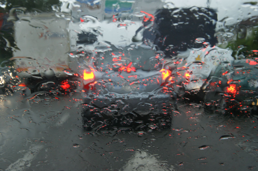 Immagini di citt� sotto la pioggia