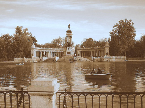 Estanque del Retiro en sepia