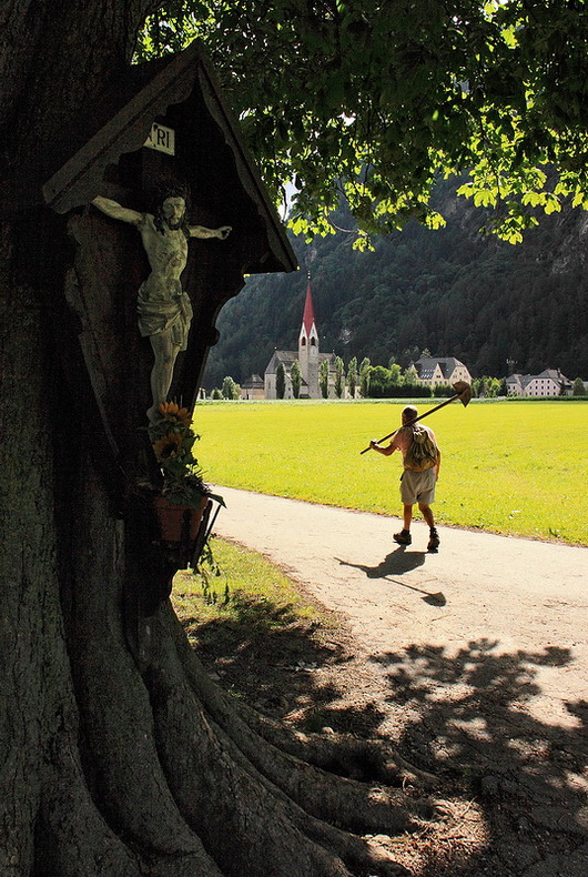 All'ombra della fede