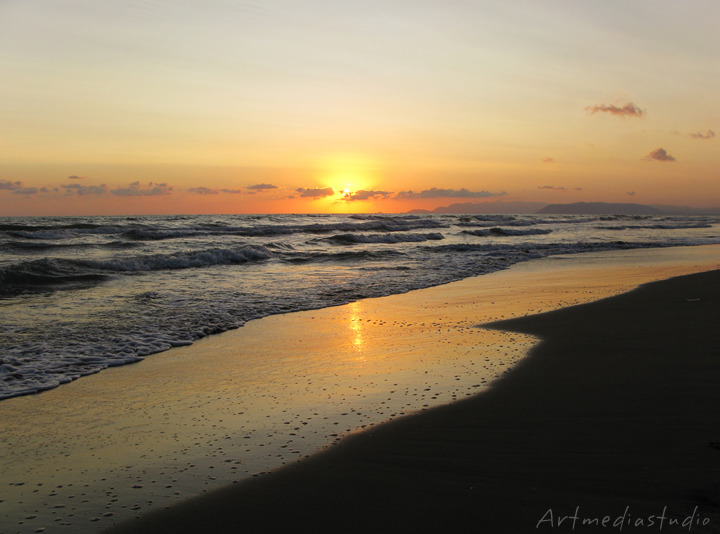 Tramonto spiaggia versilia..