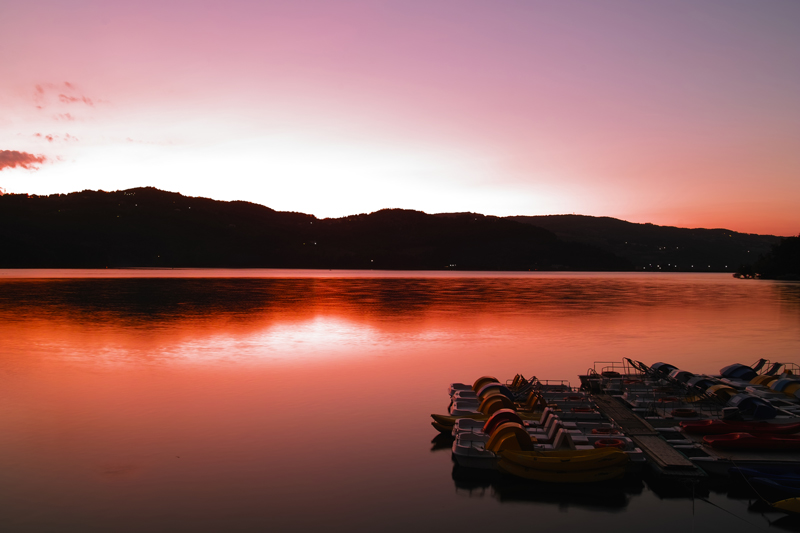 tramonto sul lago