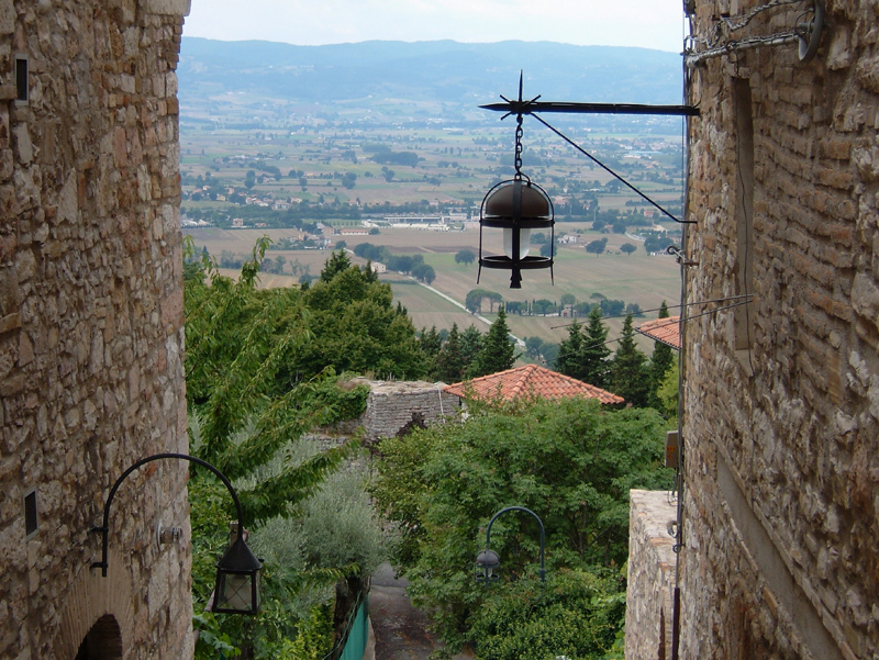 Assisi Veduta dal vicolo