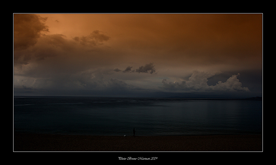 Pescando in un insolito tramonto