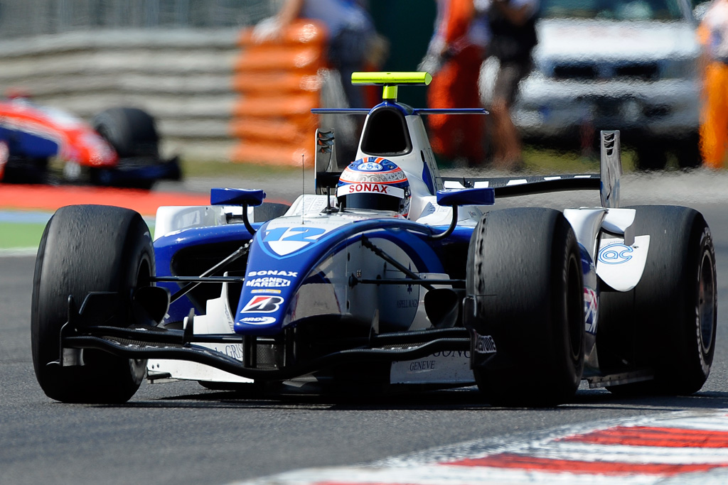 GP2 Cambiare le gomme no??